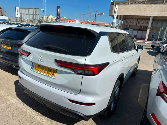מיצובישי אאוטלנדר