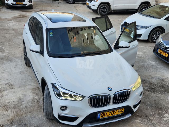 ב מ וו X1