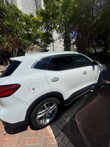 מודעת רכב אם ג'י EHS PHEV