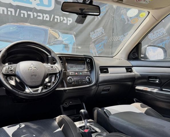 מיצובישי אאוטלנדר