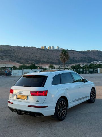 אאודי Q7