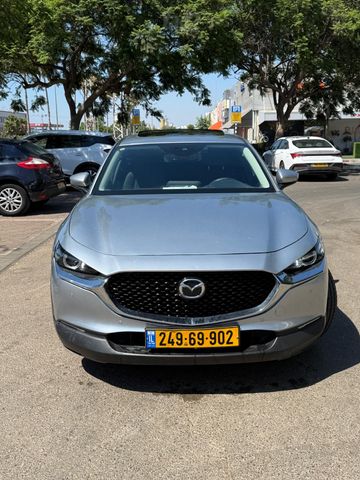 מודעת רכב מאזדה CX-30
