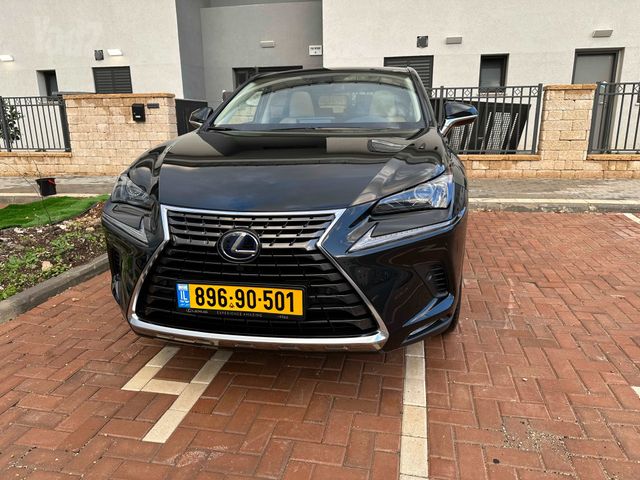 לקסוס NX