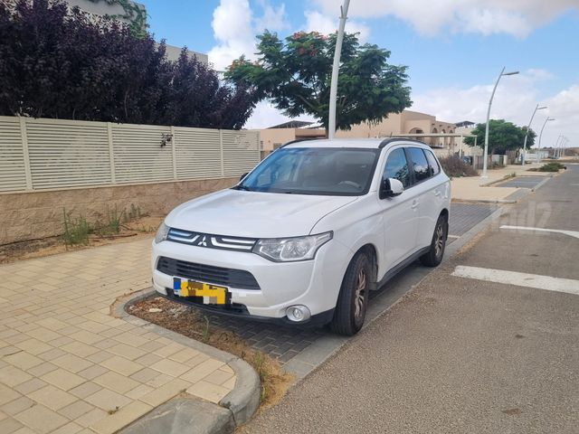 מיצובישי אאוטלנדר