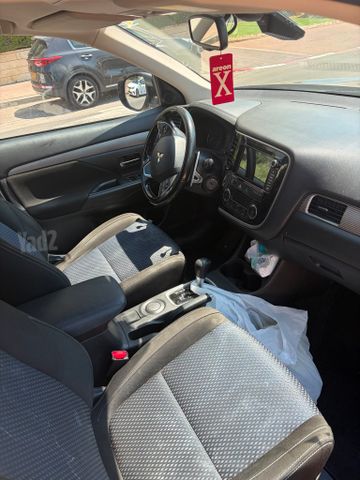 מיצובישי אאוטלנדר