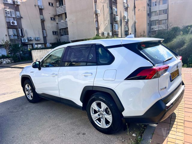 טויוטה RAV4