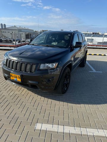 מודעת רכב ג'יפ גרנד צ'ירוקי