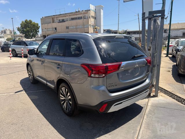 מיצובישי אאוטלנדר