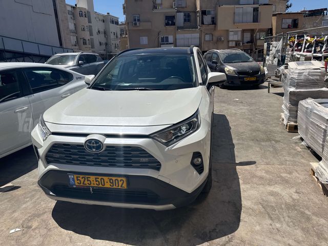 טויוטה RAV4
