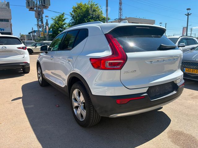 וולוו XC40