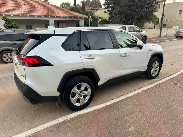 טויוטה RAV4
