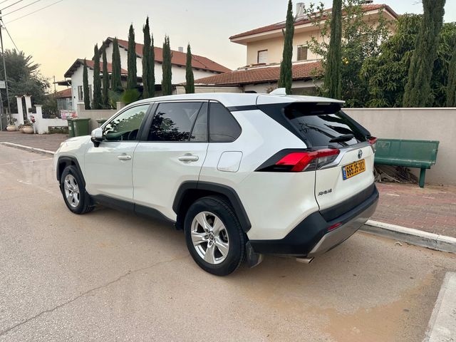 טויוטה RAV4