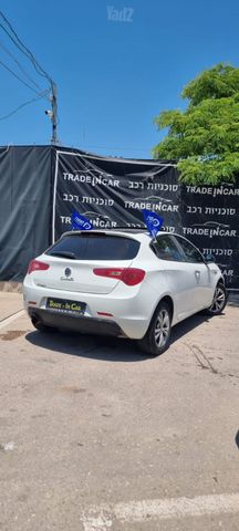 אלפא רומיאו ג'ולייטה