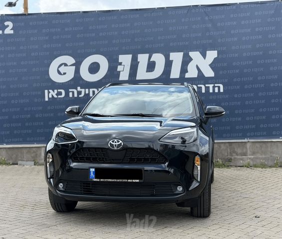טויוטה יאריס קרוס