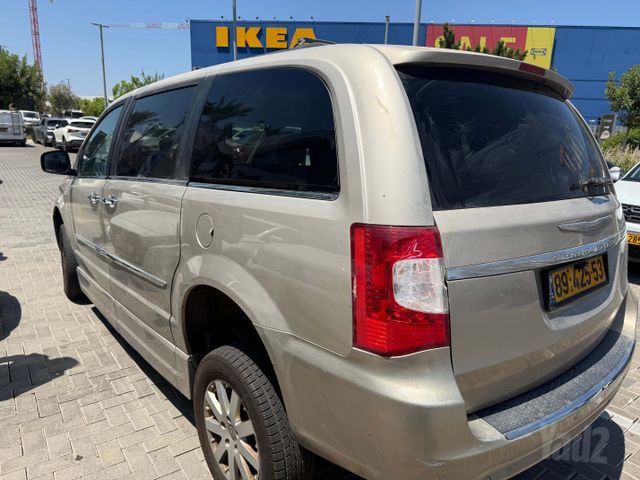 מודעת רכב קרייזלר גראנד וויאג'ר