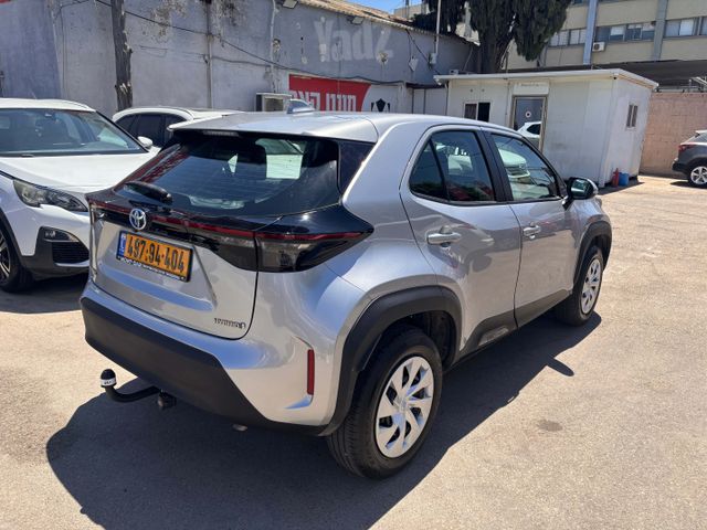 טויוטה יאריס קרוס