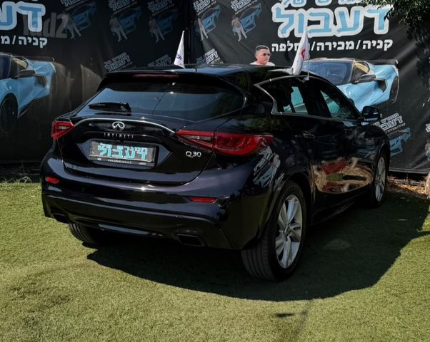 אינפיניטי Q30