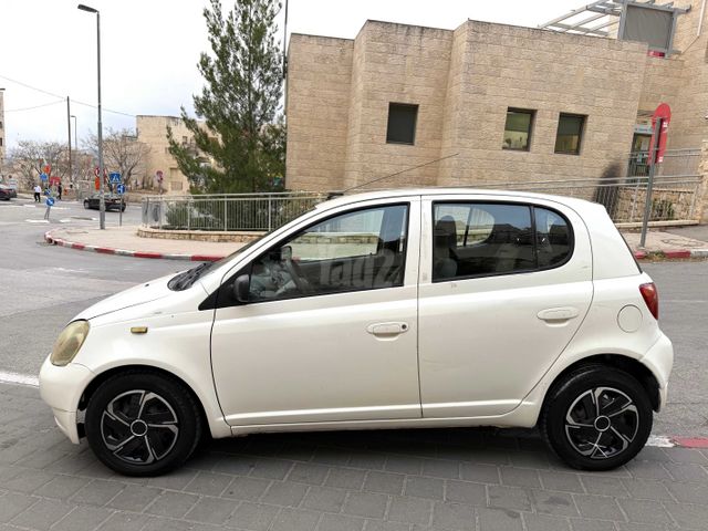 טויוטה יאריס