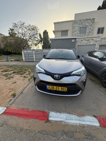מודעת רכב טויוטה C-HR
