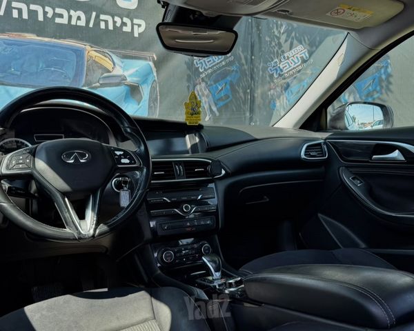 אינפיניטי Q30