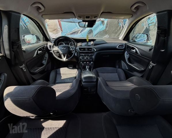 אינפיניטי Q30