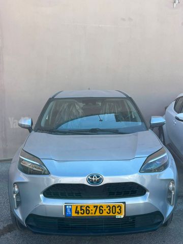 מודעת רכב טויוטה יאריס קרוס