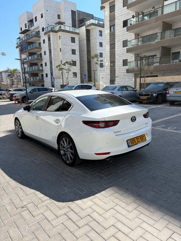 מאזדה 3