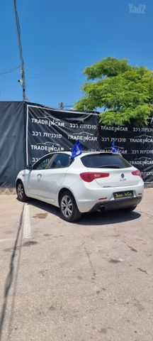 אלפא רומיאו ג'ולייטה