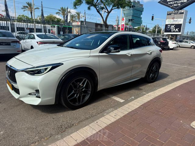 אינפיניטי Q30