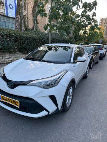 מודעת רכב טויוטה C-HR