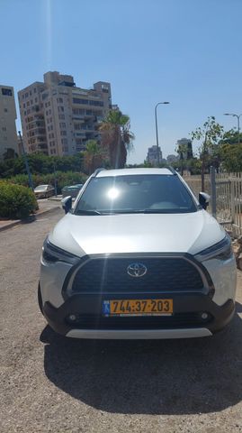 קורולה קרוס Dynamic היברידי אוט׳ 1.8 (97 כ״ס)
