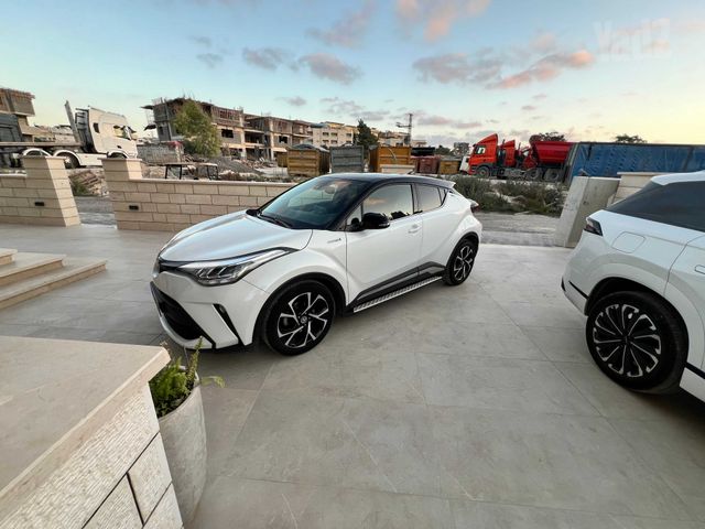 מודעת רכב טויוטה C-HR