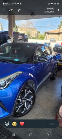 C-HR Chic היברידי אוט׳ 1.8 (98 כ״ס)