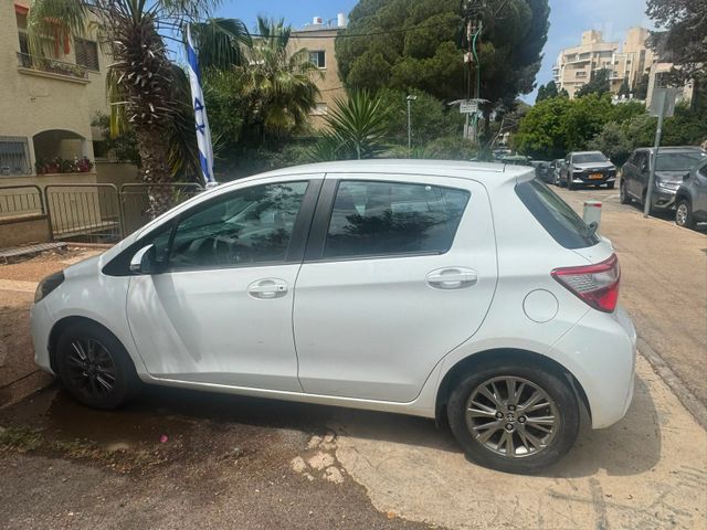 טויוטה יאריס