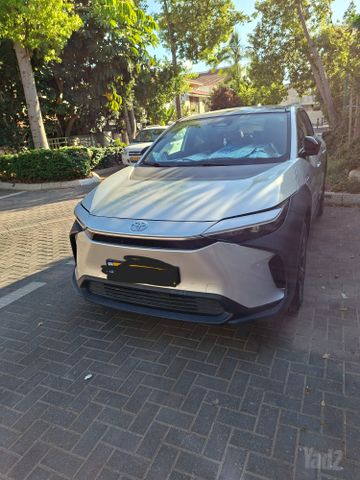מודעת רכב טויוטה bZ4X