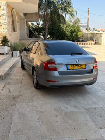 אוקטביה  Elegance אוט׳ בנזין סדאן 1.4 (140 כ״ס)