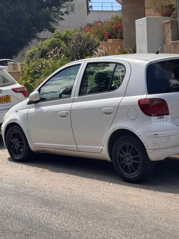 טויוטה יאריס