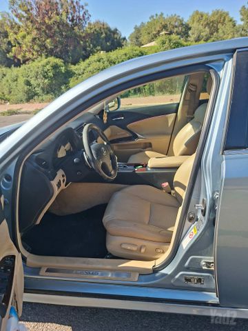 IS Premium 250 אוט׳ 2.5 (208 כ״ס)