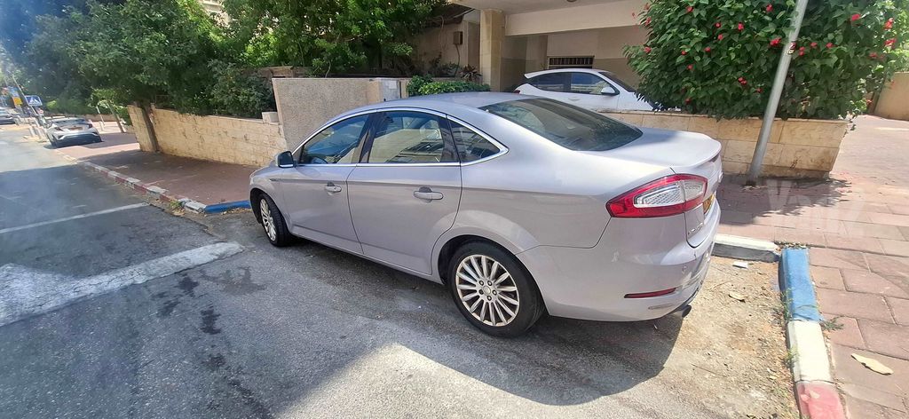 מונדאו Titanium אוט׳ בנזין סדאן 4 דל 2.0 (240 כ״ס)