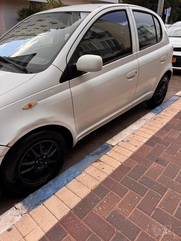 טויוטה יאריס