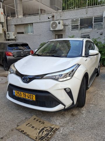 מודעת רכב טויוטה C-HR