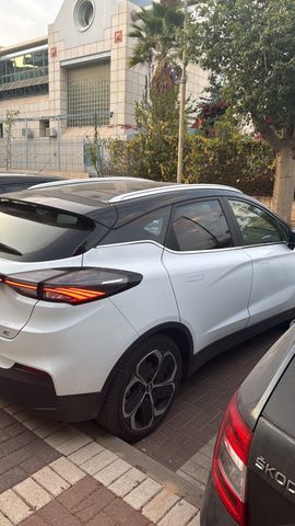מודעת רכב ג׳ילי Geometry C