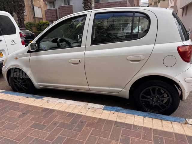 טויוטה יאריס
