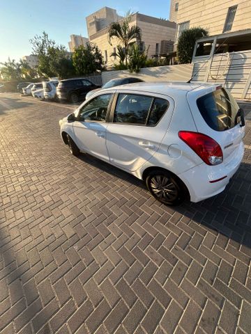יונדאי i20