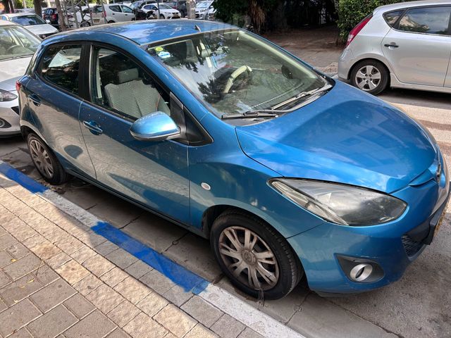 מודעת רכב מאזדה 2