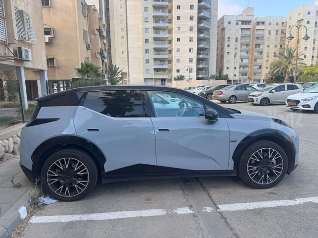 זיקר X