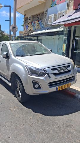 איסוזו די-מקס