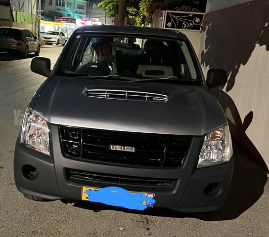 די-מקס 4X2 S ידני דאבל קבינה 5 מק 4 דל 2.5 (136 כ״ס)