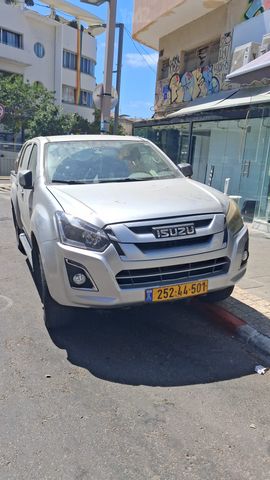 איסוזו די-מקס