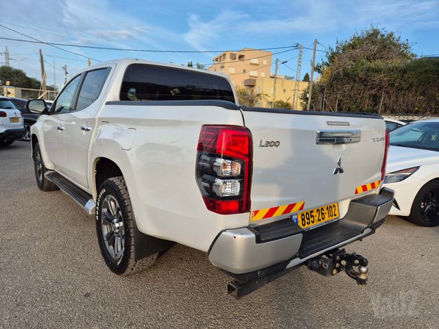 מיצובישי טרייטון / L200